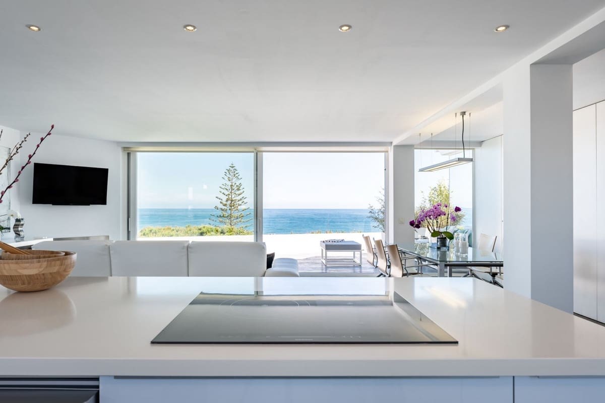 2 bedroom Apartment for sale in Calahonda - € 1,425,000 (Ref: 9137648)