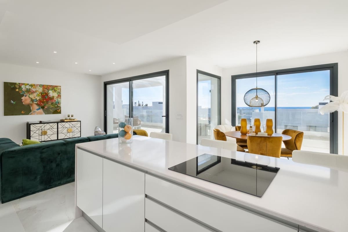 3 bedroom Penthouse for sale in Estepona - € 725,000 (Ref: 9211488)