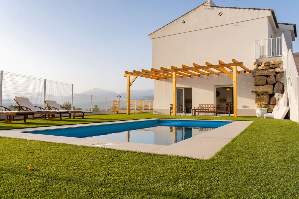 3 bedroom Villa for sale in Vinuela - € 360,000 (Ref: 9315173)