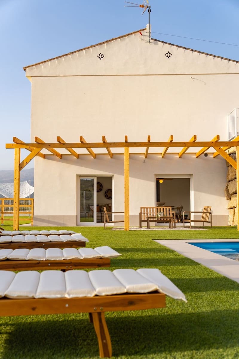 3 bedroom Villa for sale in Vinuela - € 360,000 (Ref: 9315173)