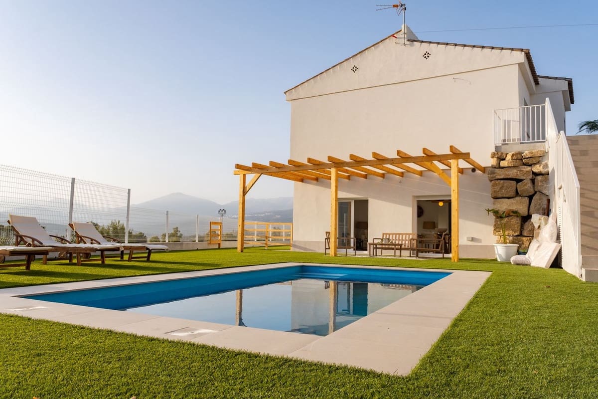 3 bedroom Villa for sale in Vinuela - € 360,000 (Ref: 9315173)