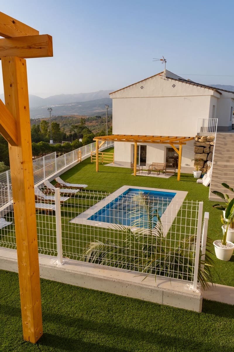 3 bedroom Villa for sale in Vinuela - € 360,000 (Ref: 9315173)