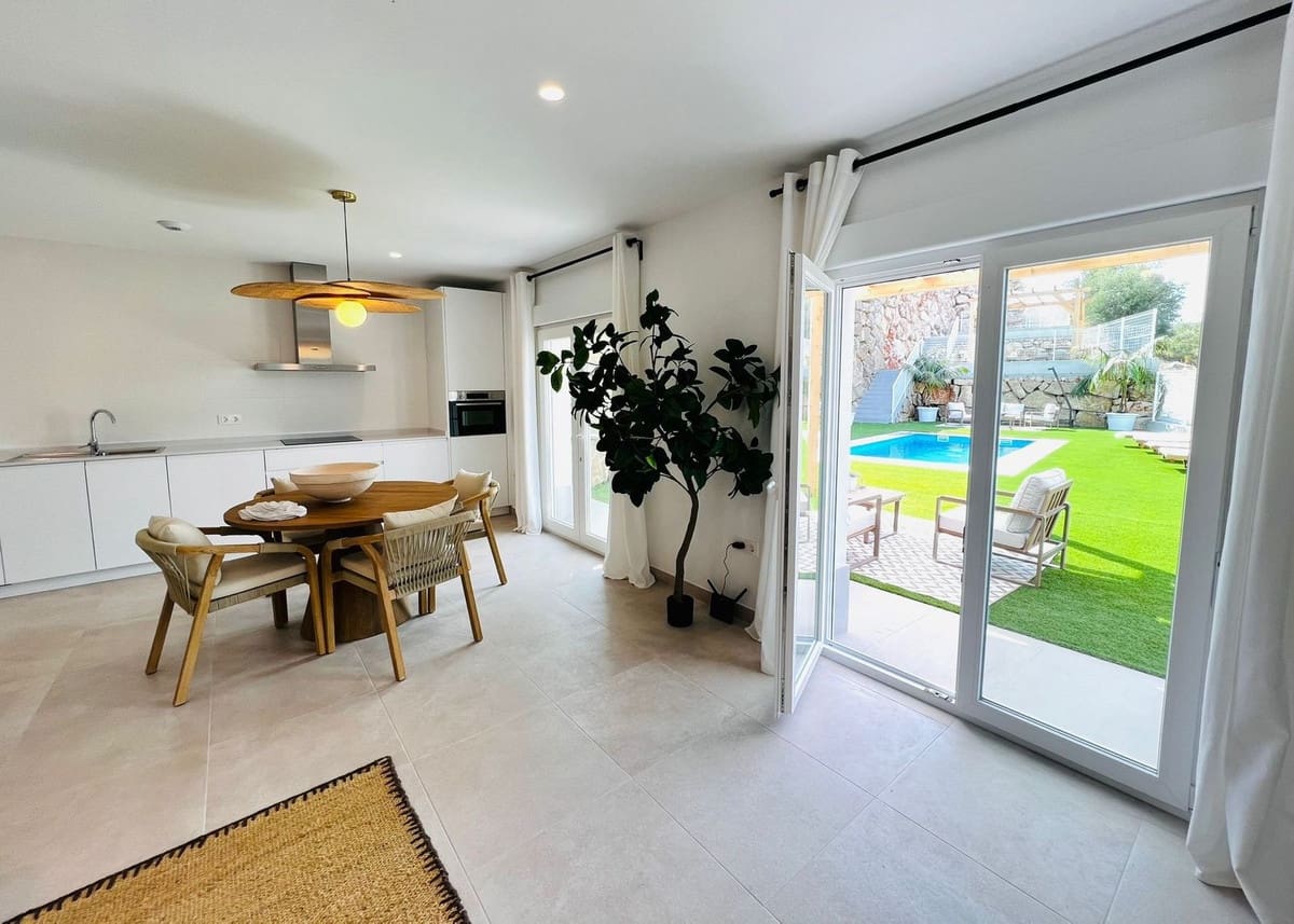 3 bedroom Villa for sale in Vinuela - € 360,000 (Ref: 9315173)