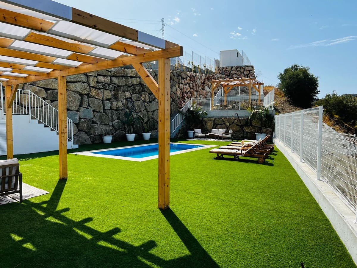 3 bedroom Villa for sale in Vinuela - € 360,000 (Ref: 9315173)