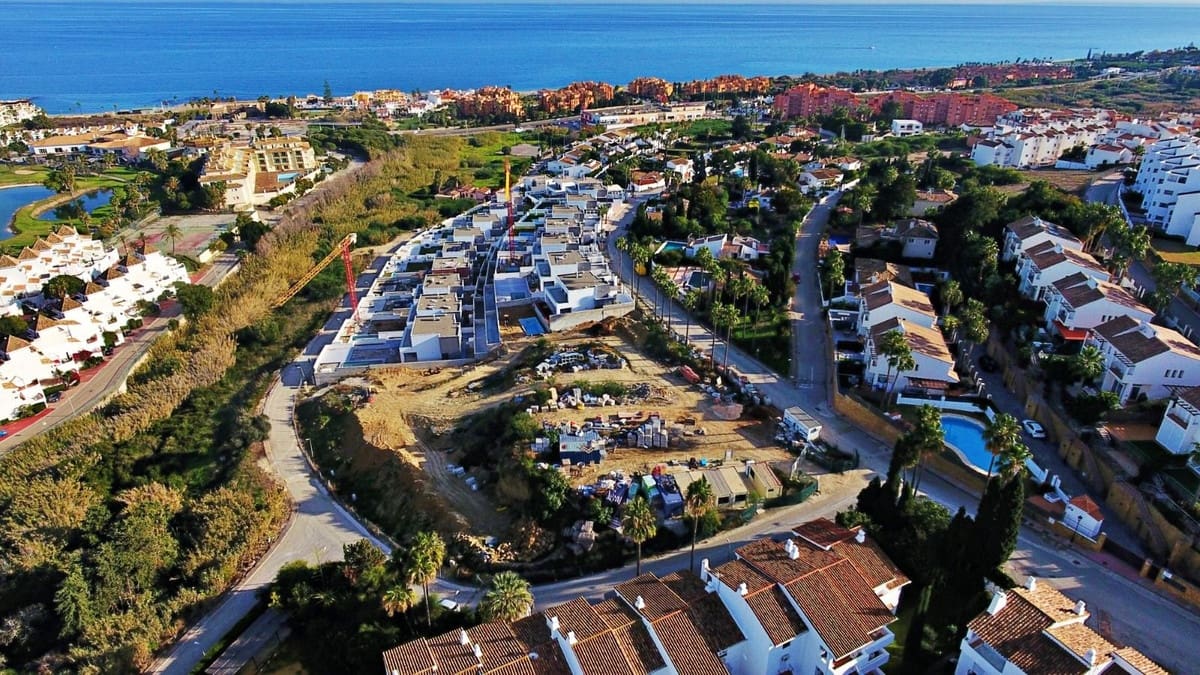 4 makuuhuone Huvila myytävänä paikassa La Duquesa / Puerto de la Duquesa - 1 065 000 € (Ref: 9336880)