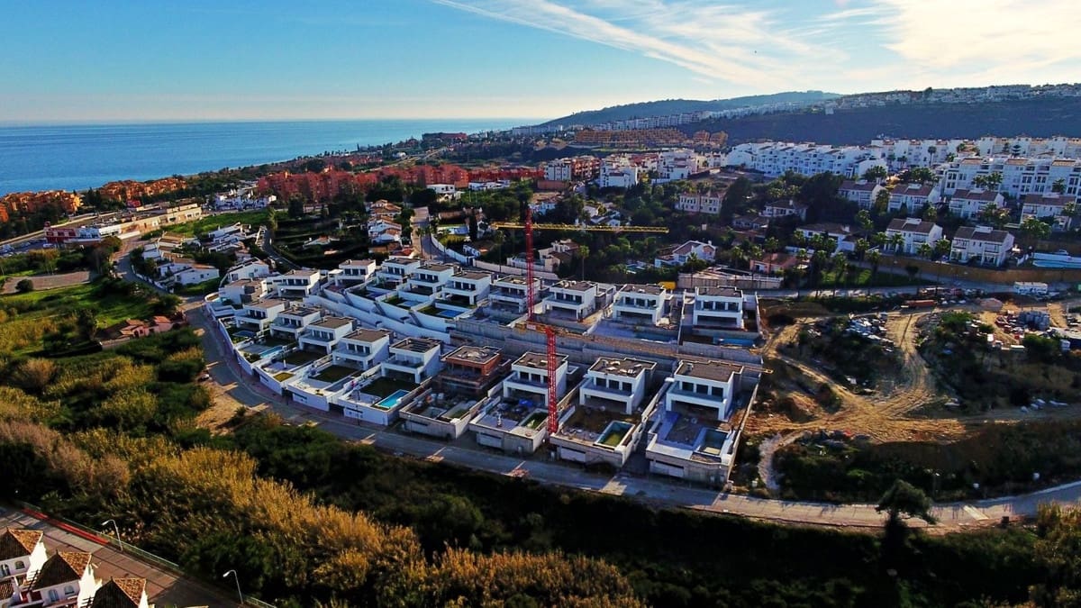 4 makuuhuone Huvila myytävänä paikassa La Duquesa / Puerto de la Duquesa - 1 065 000 € (Ref: 9336880)