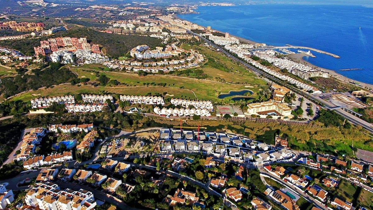 4 makuuhuone Huvila myytävänä paikassa La Duquesa / Puerto de la Duquesa - 1 065 000 € (Ref: 9336880)