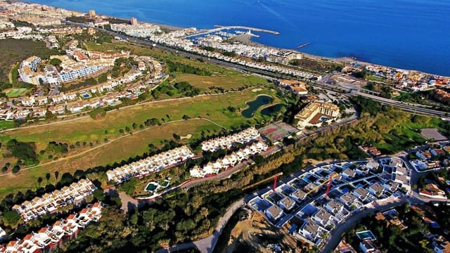 4 bedroom Villa for sale in La Duquesa / Puerto de la Duquesa, Manilva - € 1,065,000 (Ref: 9336880)