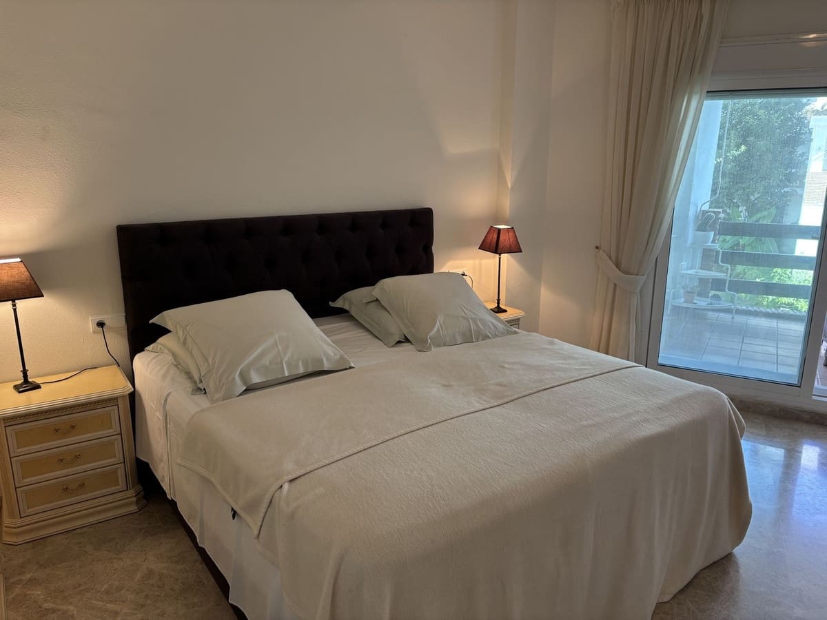 3 slaapkamer Appartement te koop in Calahonda met zwembad garage - € 375.000 (Ref: 9384048)