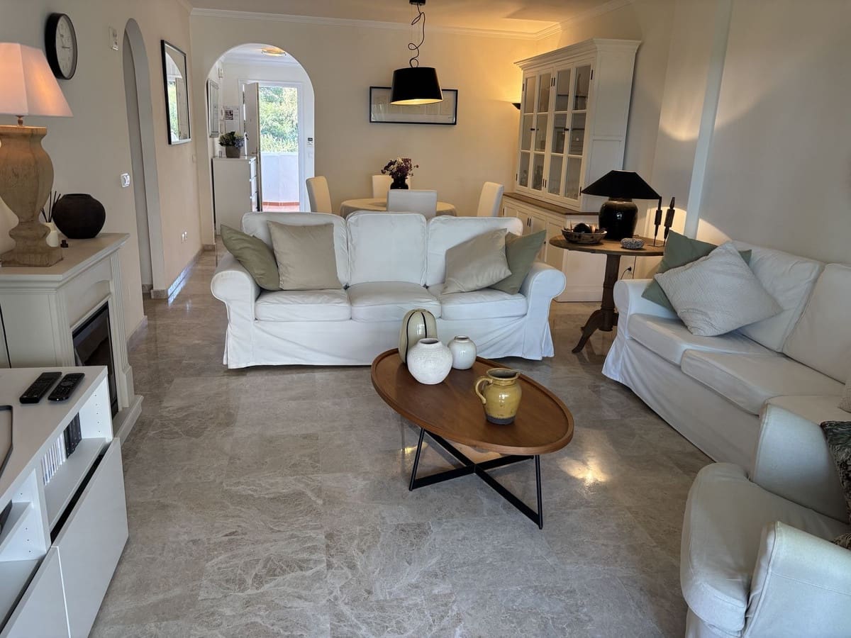 3 slaapkamer Appartement te koop in Calahonda met zwembad garage - € 375.000 (Ref: 9384048)