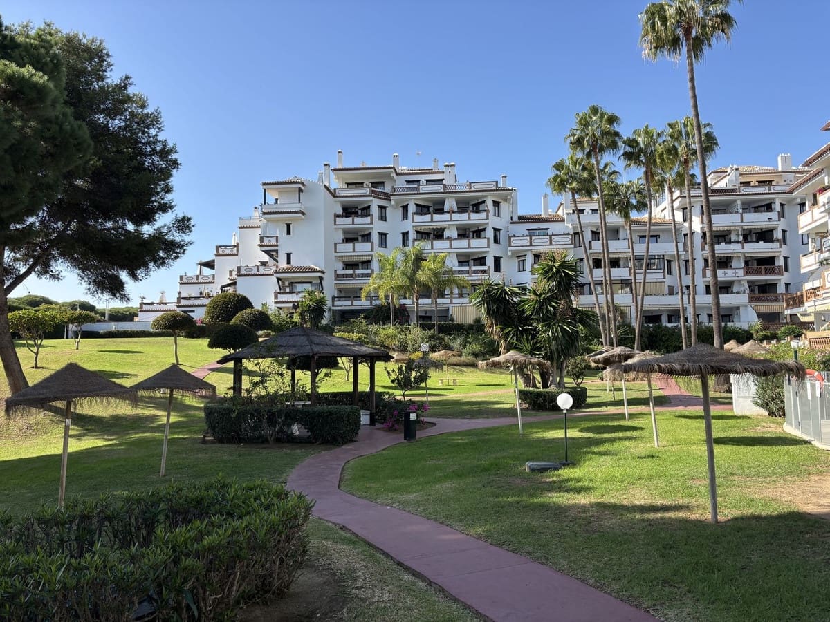 3 slaapkamer Appartement te koop in Calahonda met zwembad garage - € 375.000 (Ref: 9384048)