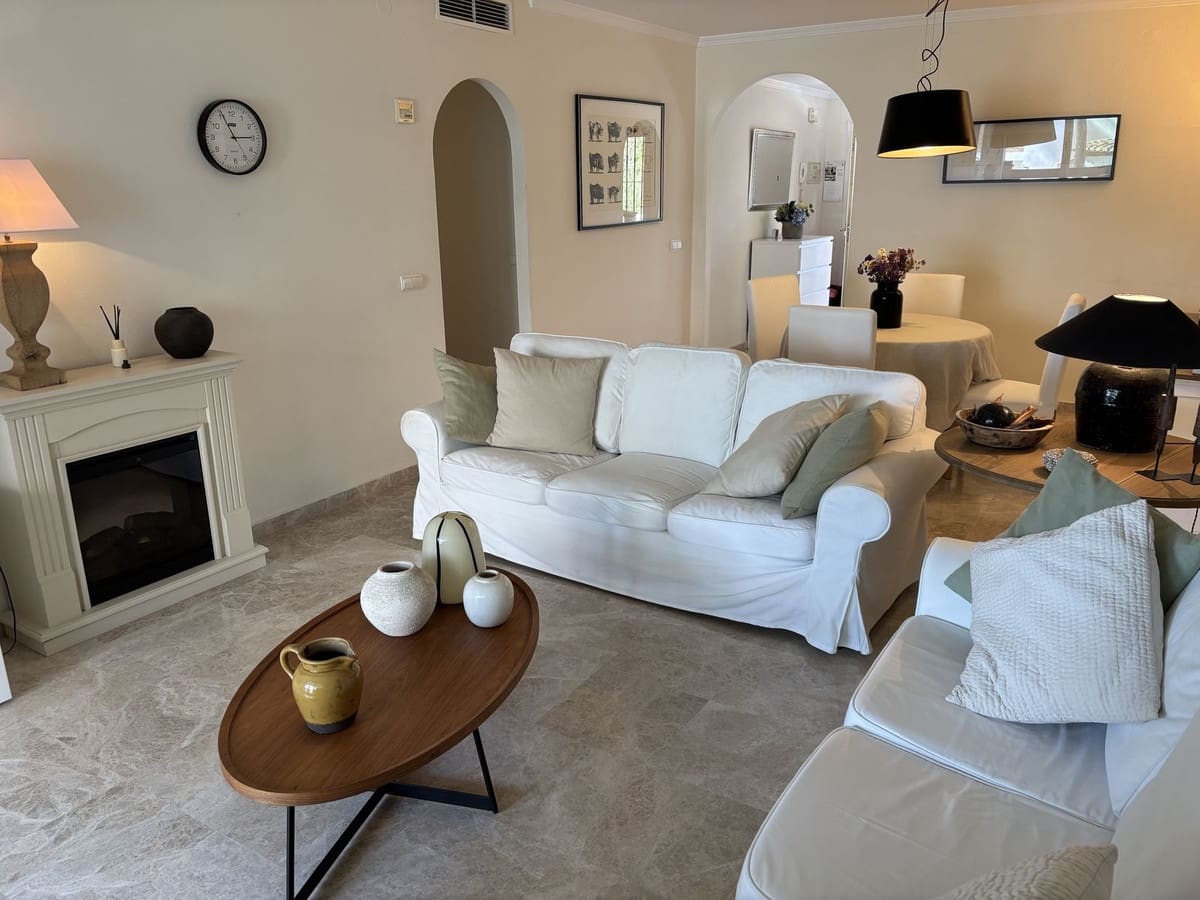 Apartamento de 3 habitaciones en Calahonda en venta con piscina garaje - 375.000 € (Ref: 9384048)