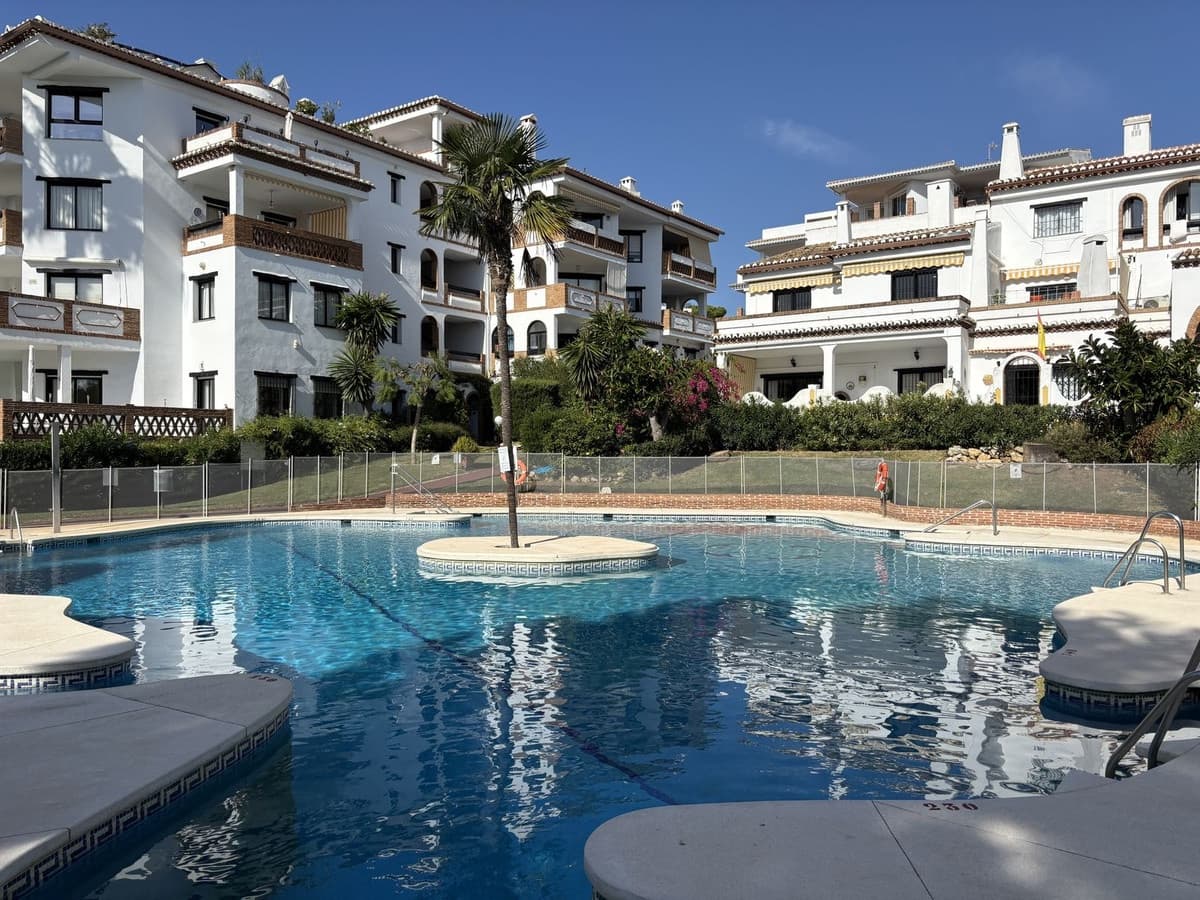 Apartamento de 3 habitaciones en Calahonda en venta con piscina garaje - 375.000 € (Ref: 9384048)