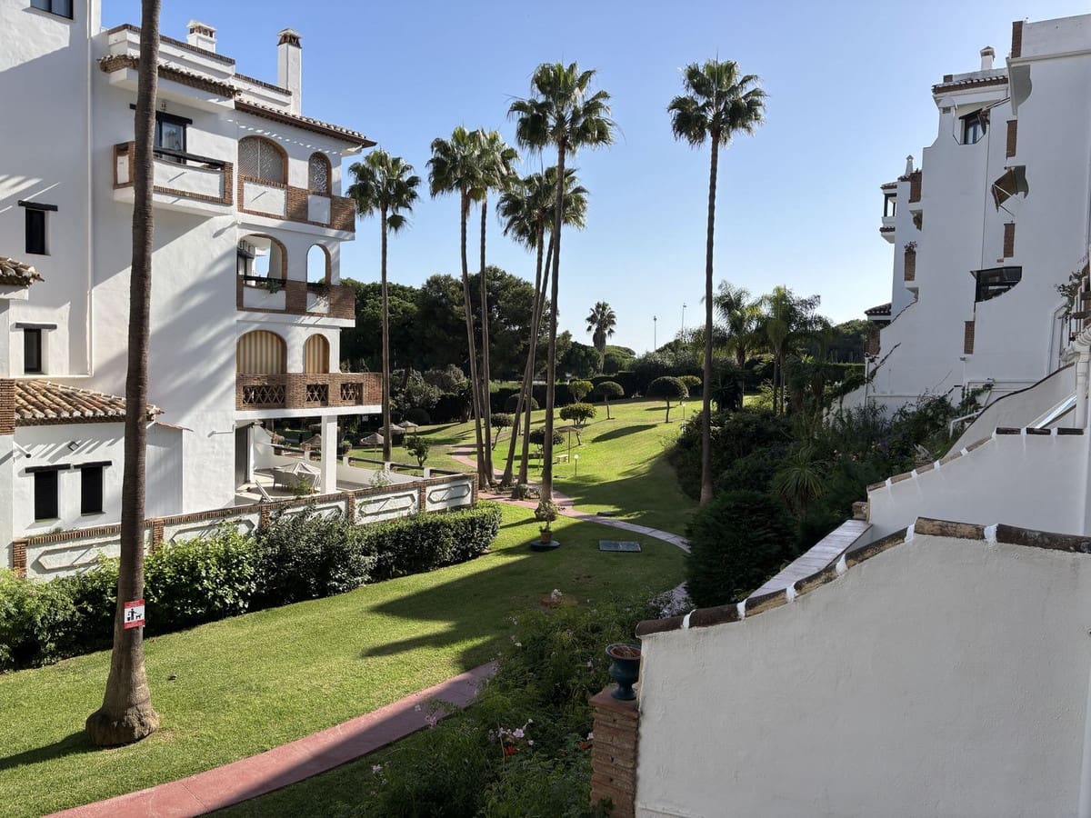 Apartamento de 3 habitaciones en Calahonda en venta con piscina garaje - 375.000 € (Ref: 9384048)