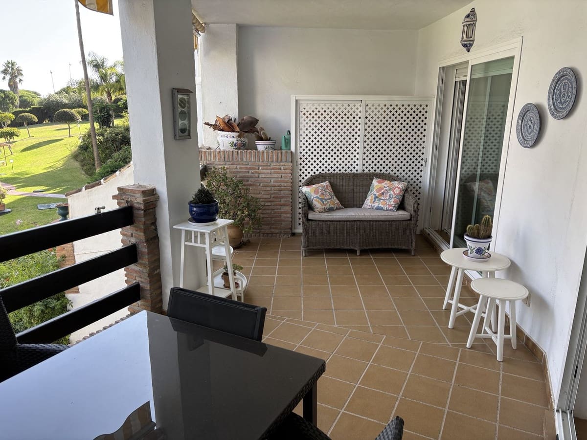 Apartamento de 3 habitaciones en Calahonda en venta con piscina garaje - 375.000 € (Ref: 9384048)