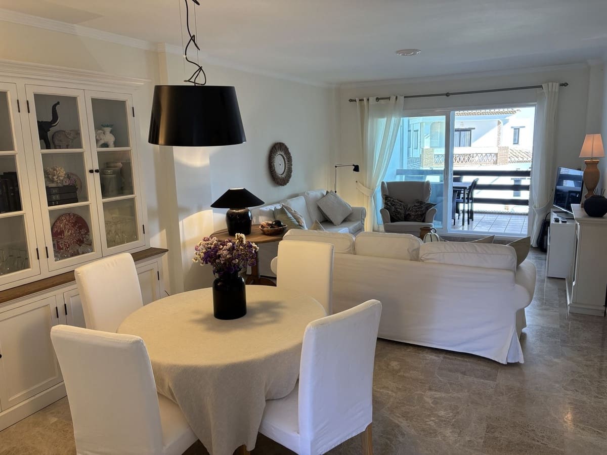 Apartamento de 3 habitaciones en Calahonda en venta con piscina garaje - 375.000 € (Ref: 9384048)