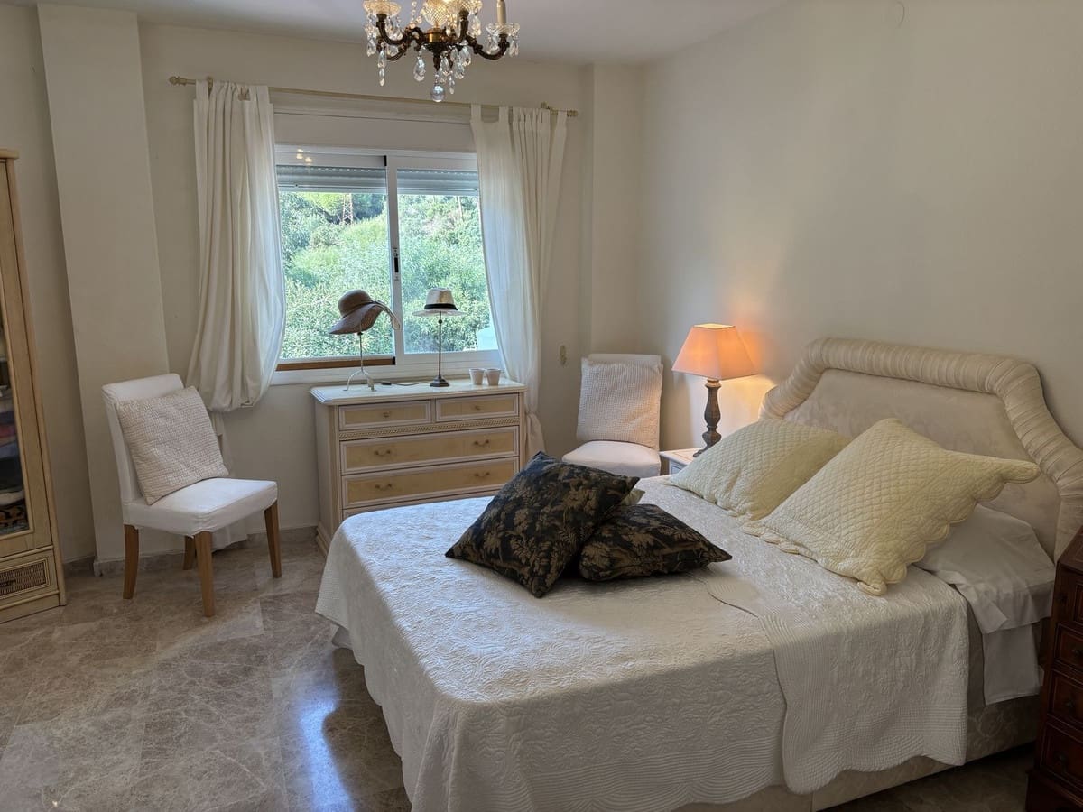 Apartamento de 3 habitaciones en Calahonda en venta con piscina garaje - 375.000 € (Ref: 9384048)