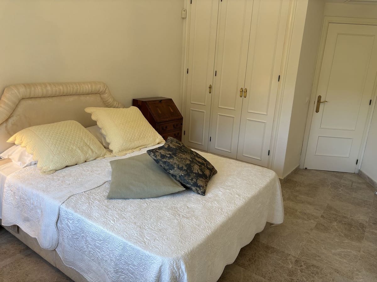 Apartamento de 3 habitaciones en Calahonda en venta con piscina garaje - 375.000 € (Ref: 9384048)