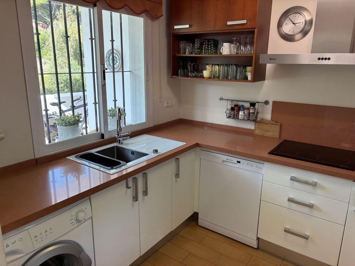 Apartamento de 3 habitaciones en Calahonda en venta con piscina garaje - 375.000 € (Ref: 9384048)