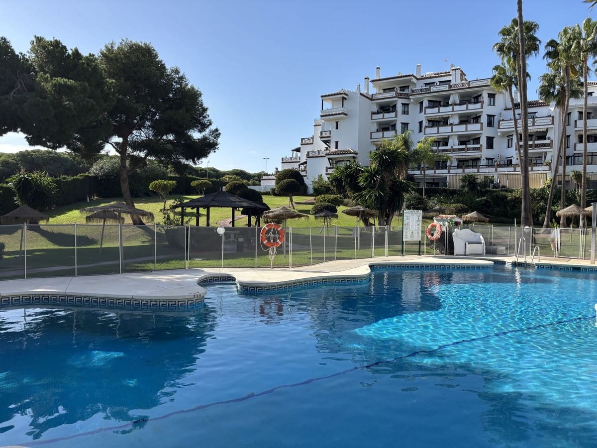Apartamento de 3 habitaciones en Calahonda en venta con piscina garaje - 375.000 € (Ref: 9384048)