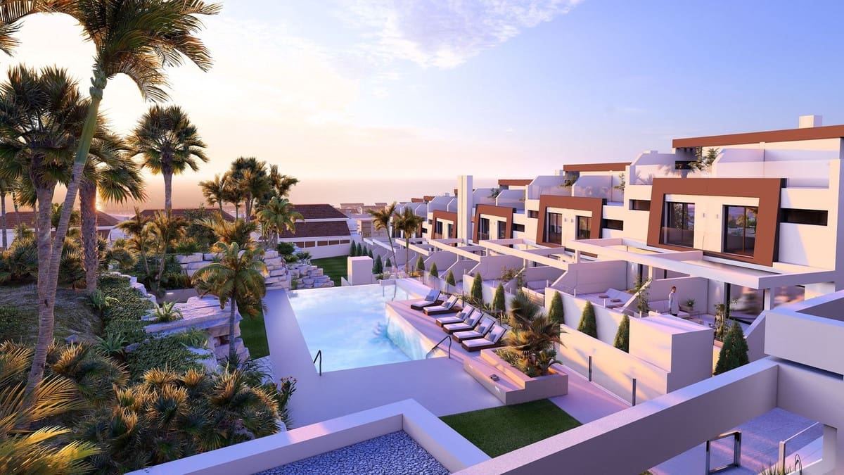 3 bedroom Semi-detached Villa for sale in Rincon de la Victoria - € 545,000 (Ref: 9432659)