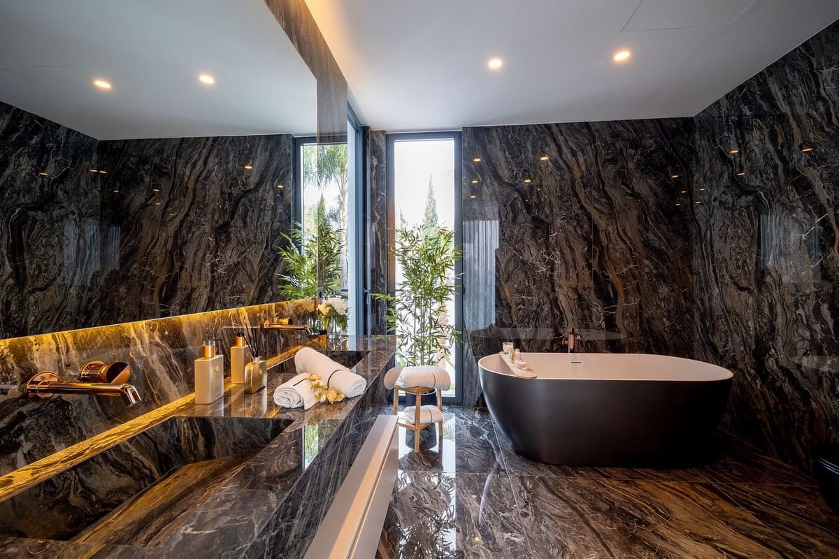 6 bedroom Villa for sale in El Paraiso - € 6,800,000 (Ref: 9566494)