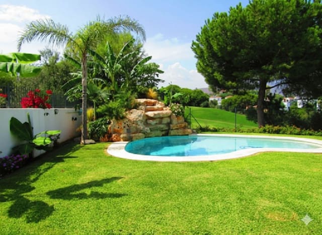 3 makuuhuone Huvila myytävänä paikassa La Cala Golf, Mijas mukana uima-altaan 
autotalli - 1 299 000 € (Ref: 9620633)