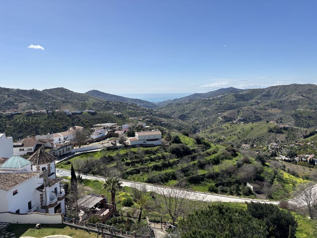 3 bedroom Penthouse for sale in Competa - € 299,000 (Ref: 9656836)