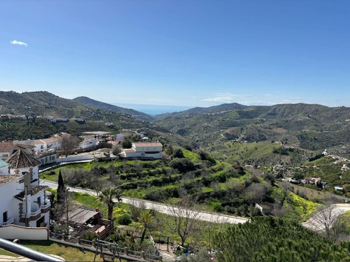 3 bedroom Penthouse for sale in Competa - € 299,000 (Ref: 9656836)