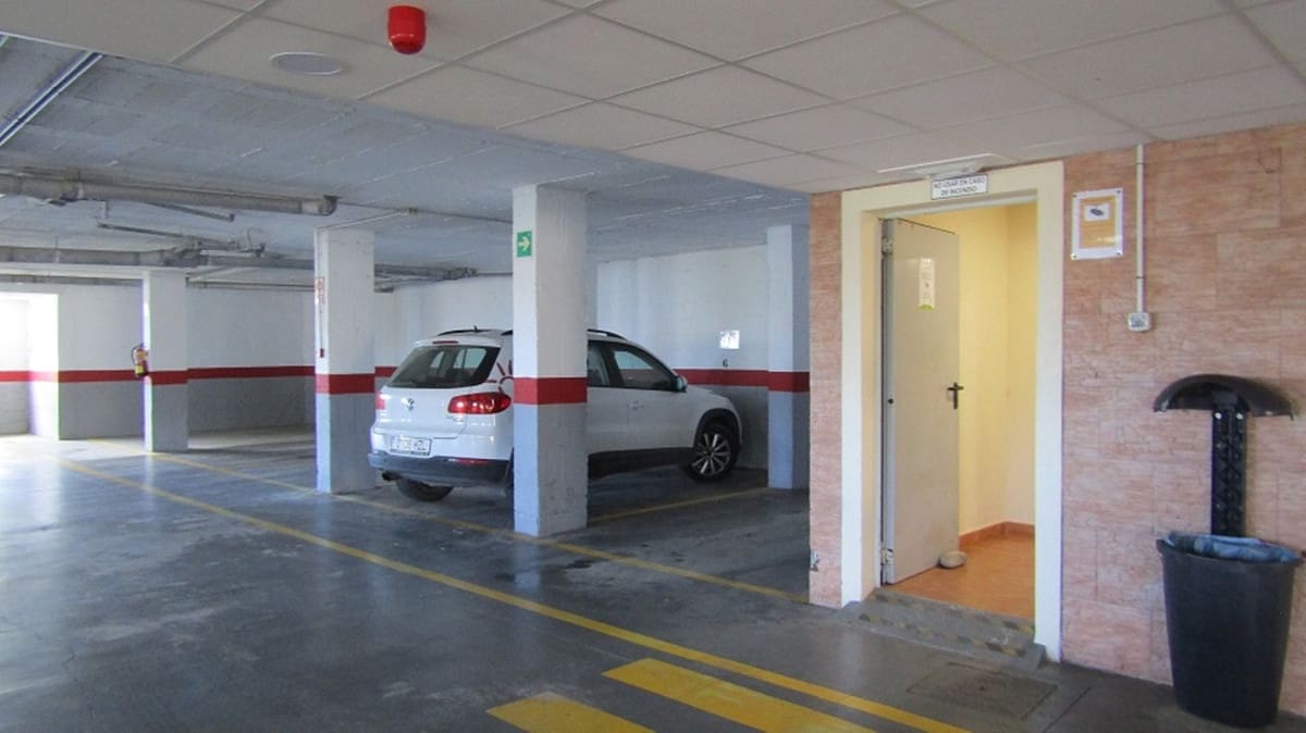 2 bedroom Apartment for sale in Calahonda with pool garage - € 325,000 (Ref: 9877510)