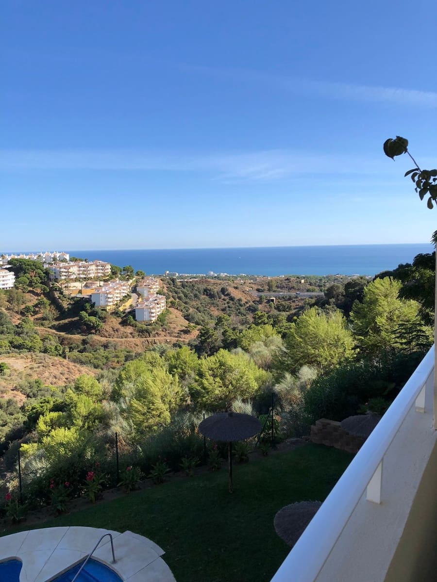 2 bedroom Apartment for sale in Calahonda with pool garage - € 325,000 (Ref: 9877510)