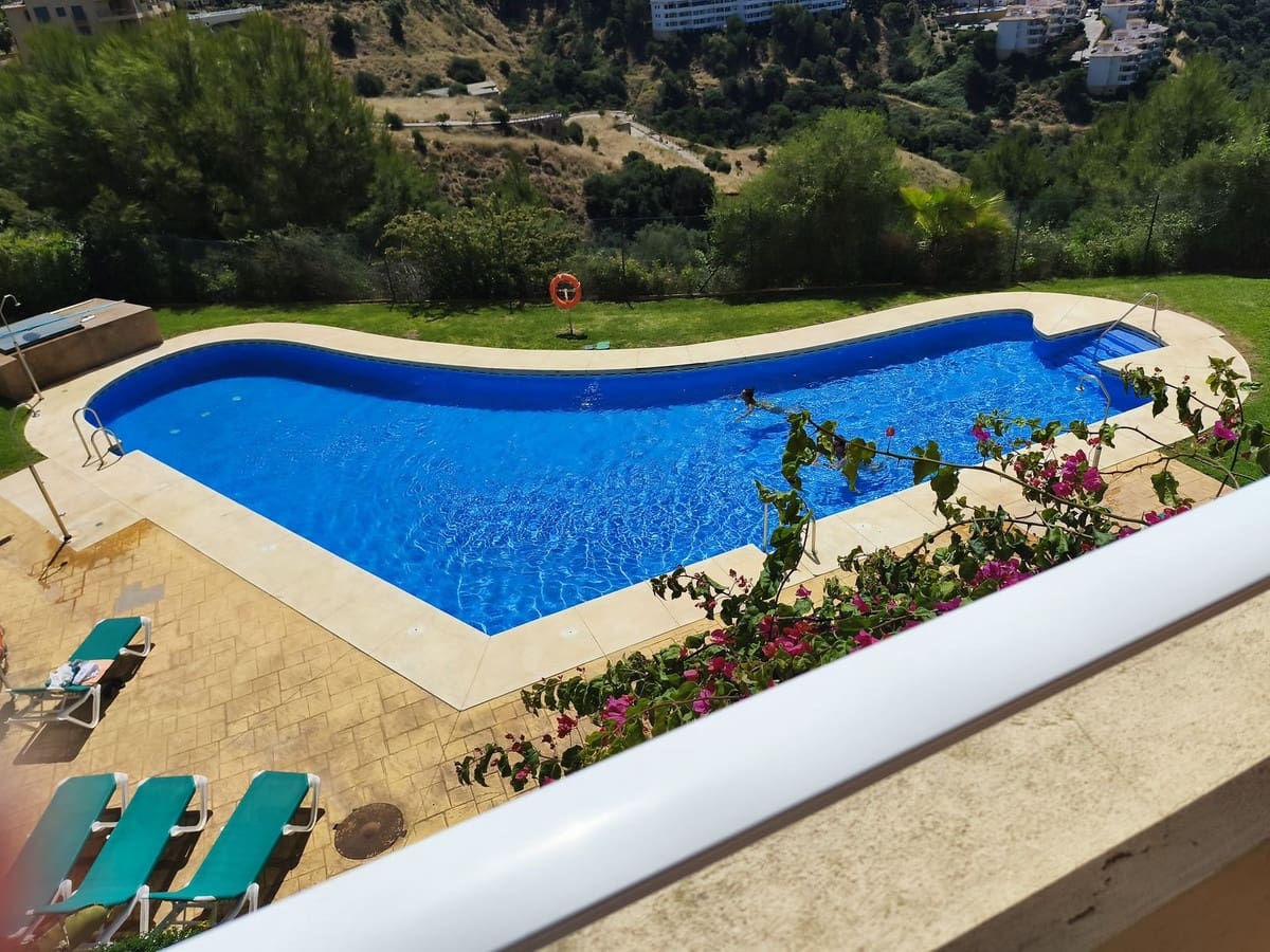 2 bedroom Apartment for sale in Calahonda with pool garage - € 325,000 (Ref: 9877510)