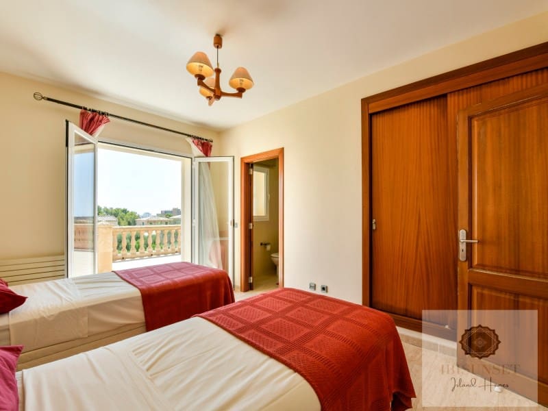 6 soveværelse Villa til salg i Calas de Mallorca med swimmingpool garage - € 1.248.000 (Ref: 10041006)
