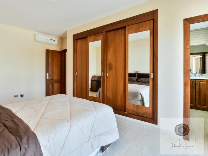 6 soveværelse Villa til salg i Calas de Mallorca med swimmingpool garage - € 1.248.000 (Ref: 10041006)