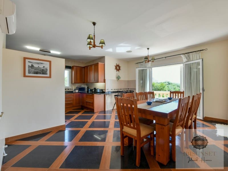 6 soveværelse Villa til salg i Calas de Mallorca med swimmingpool garage - € 1.248.000 (Ref: 10041006)