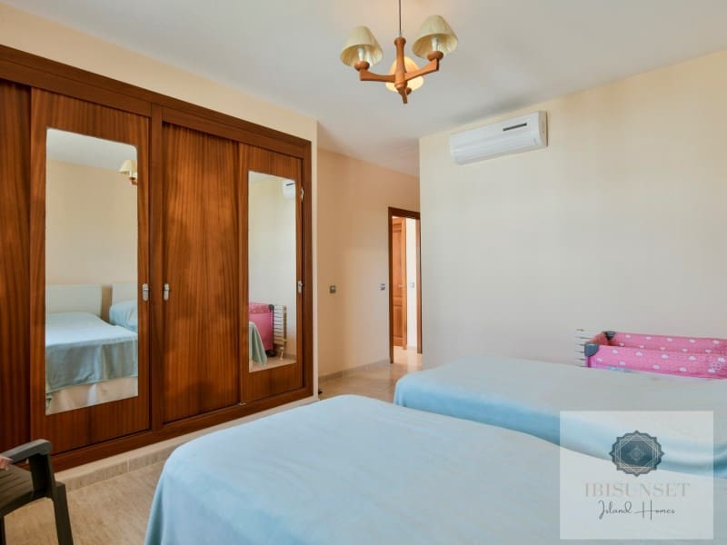 6 soveværelse Villa til salg i Calas de Mallorca med swimmingpool garage - € 1.248.000 (Ref: 10041006)