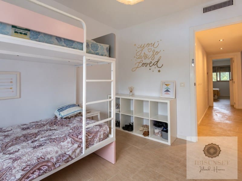 3 sypialnia Apartament na sprzedaż w Santa Eulalia / Santa Eularia z basenem garażem - 749 000 € (Ref: 10139663)