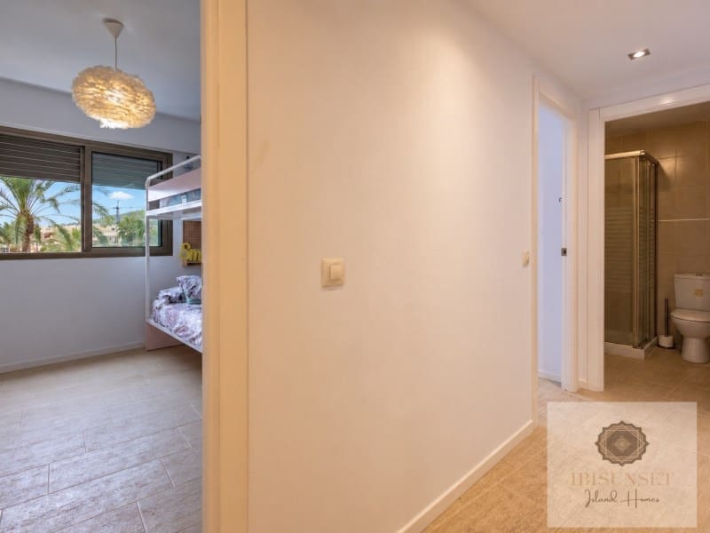 3 sypialnia Apartament na sprzedaż w Santa Eulalia / Santa Eularia z basenem garażem - 749 000 € (Ref: 10139663)
