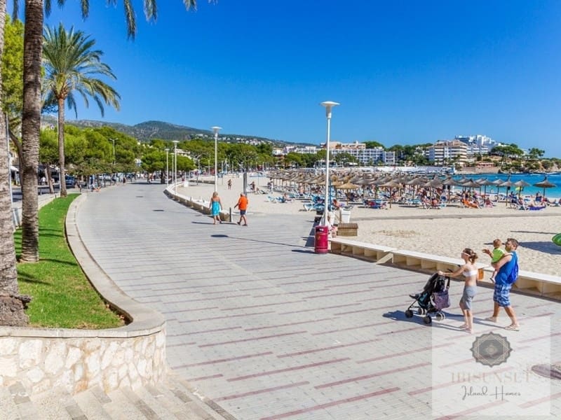 Ubebygd land til salgs i Palmanova - € 1 800 000 (Ref: 9116299)