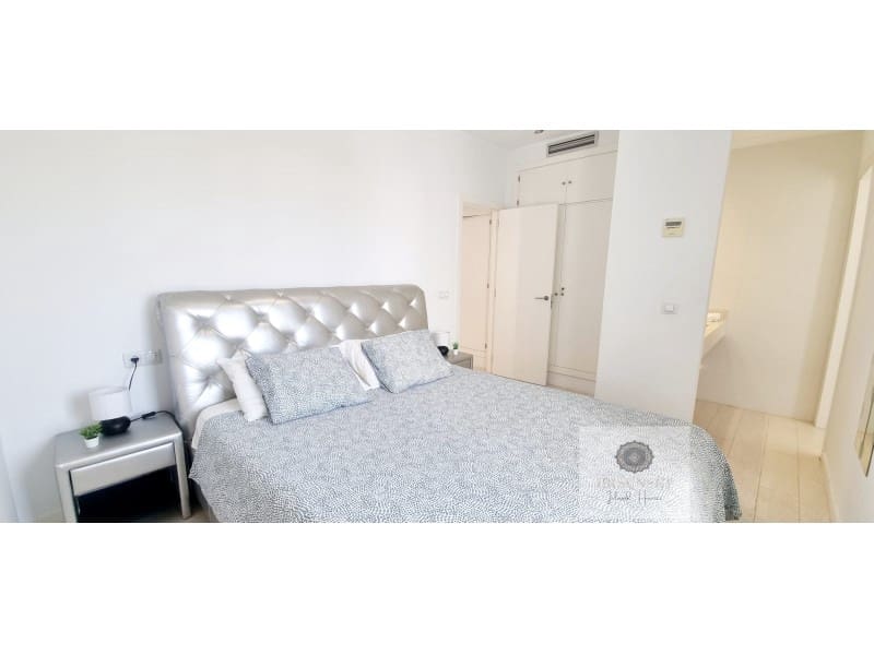 3 makuuhuone Omakotitalo vuokrattavana paikassa Cala d'en Bou mukana uima-altaan 
autotalli - 1 700 € (Ref: 9291467)