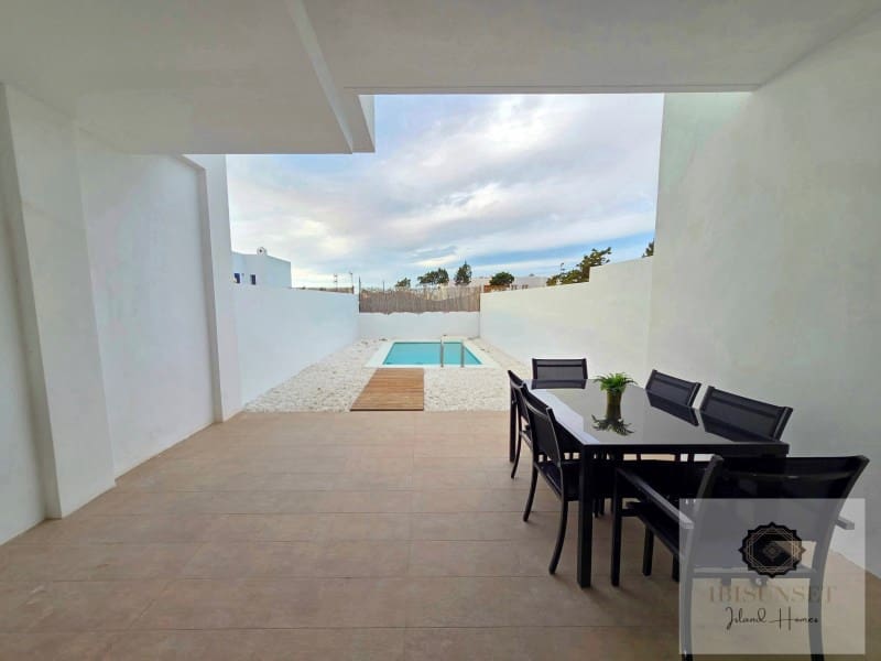 3 quarto Casa em Banda para arrendar em Cala d'en Bou com piscina - 3 500 € (Ref: 9291467)