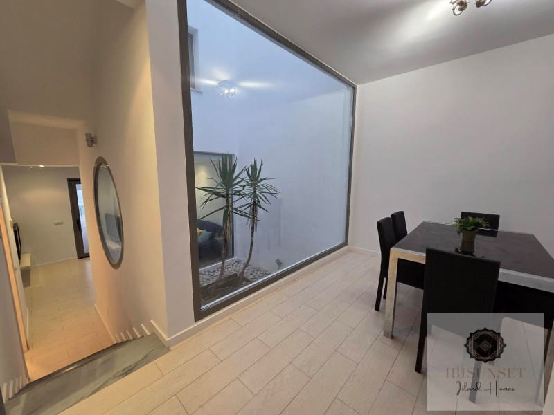 3 quarto Casa em Banda para arrendar em Cala d'en Bou com piscina - 3 500 € (Ref: 9291467)