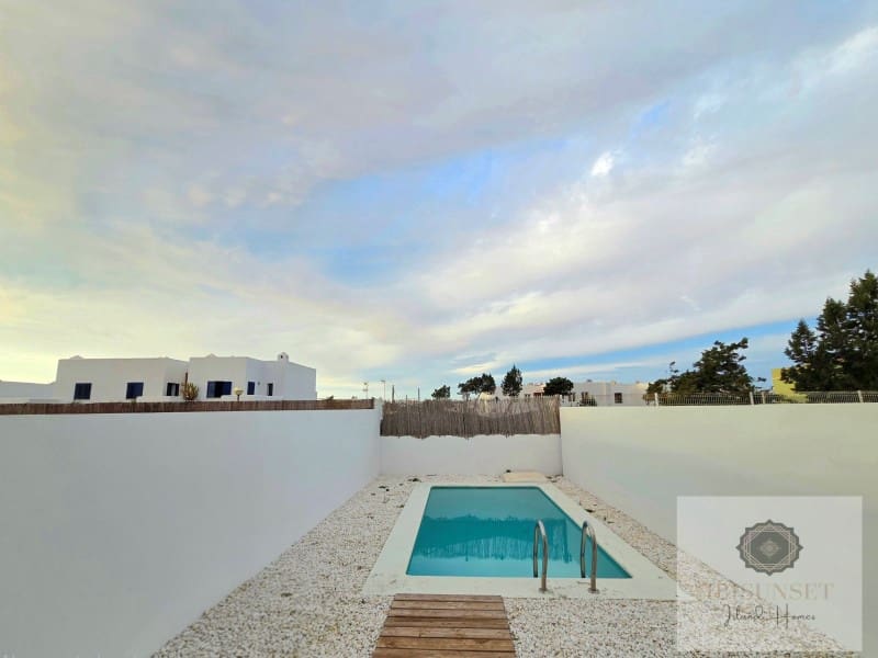 3 quarto Casa em Banda para arrendar em Cala d'en Bou com piscina - 3 500 € (Ref: 9291467)