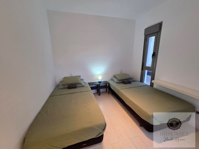 3 quarto Casa em Banda para arrendar em Cala d'en Bou com piscina - 3 500 € (Ref: 9291467)