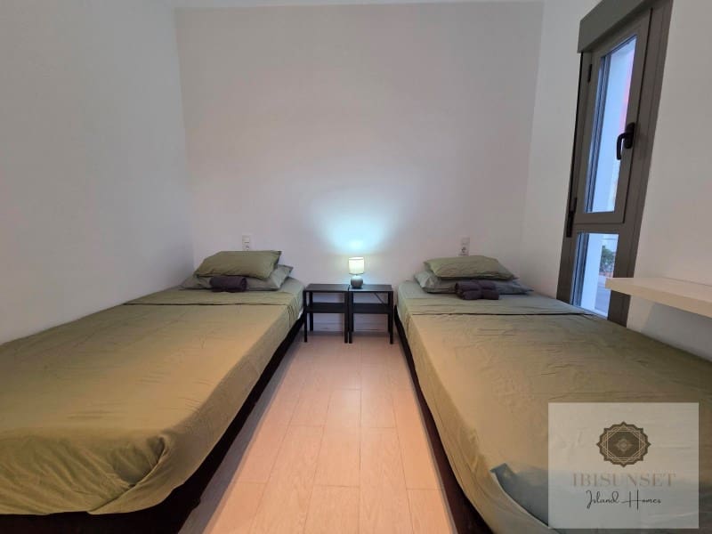 3 quarto Casa em Banda para arrendar em Cala d'en Bou com piscina - 3 500 € (Ref: 9291467)