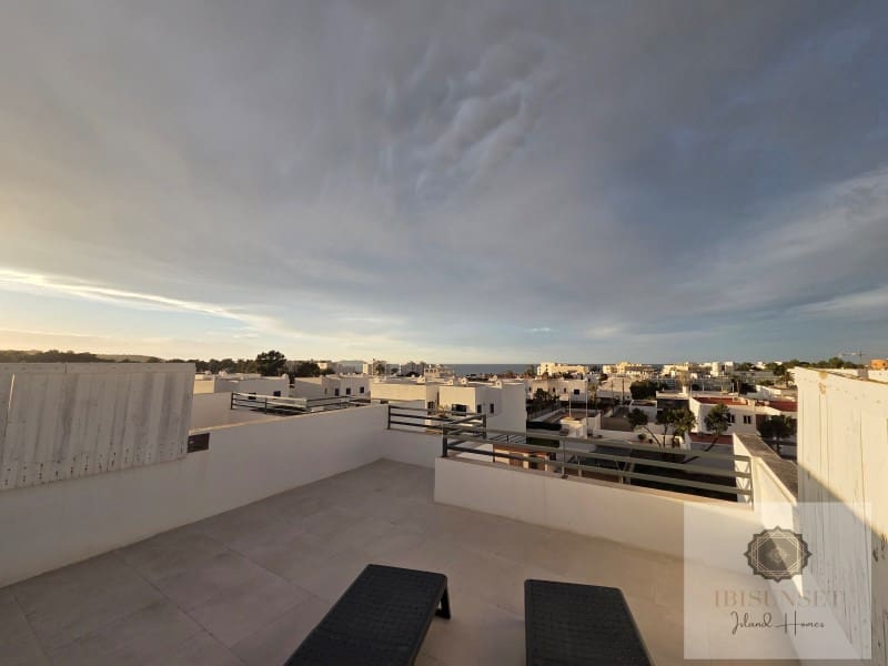 3 quarto Casa em Banda para arrendar em Cala d'en Bou com piscina - 3 500 € (Ref: 9291467)