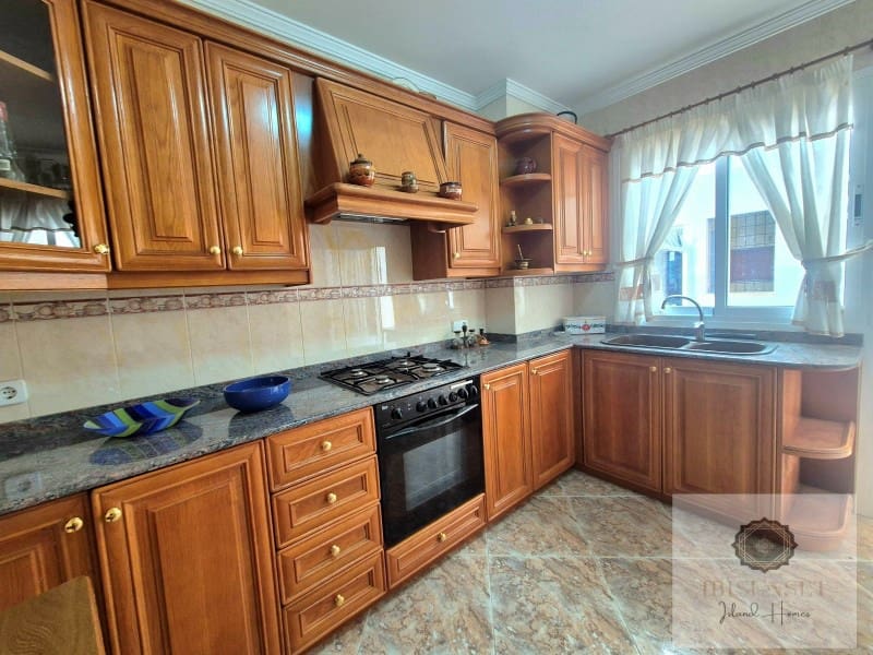 2 slaapkamer Huis te koop in Llubi met garage - € 348.000 (Ref: 9383319)