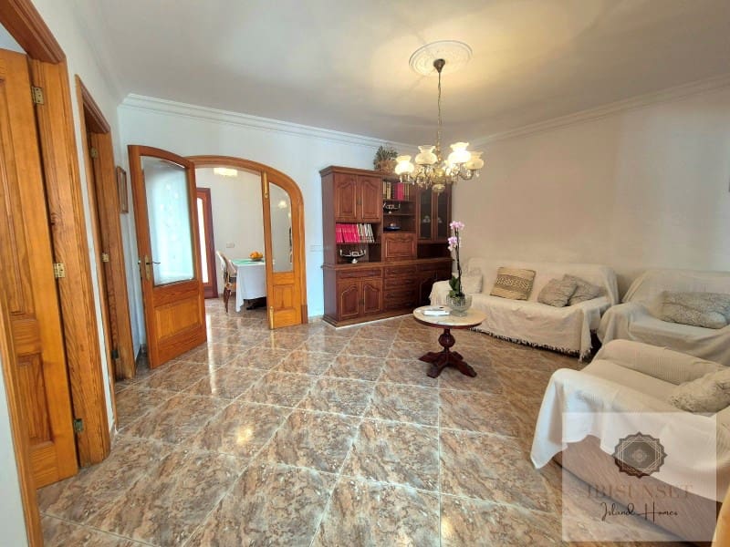 2 slaapkamer Huis te koop in Llubi met garage - € 348.000 (Ref: 9383319)