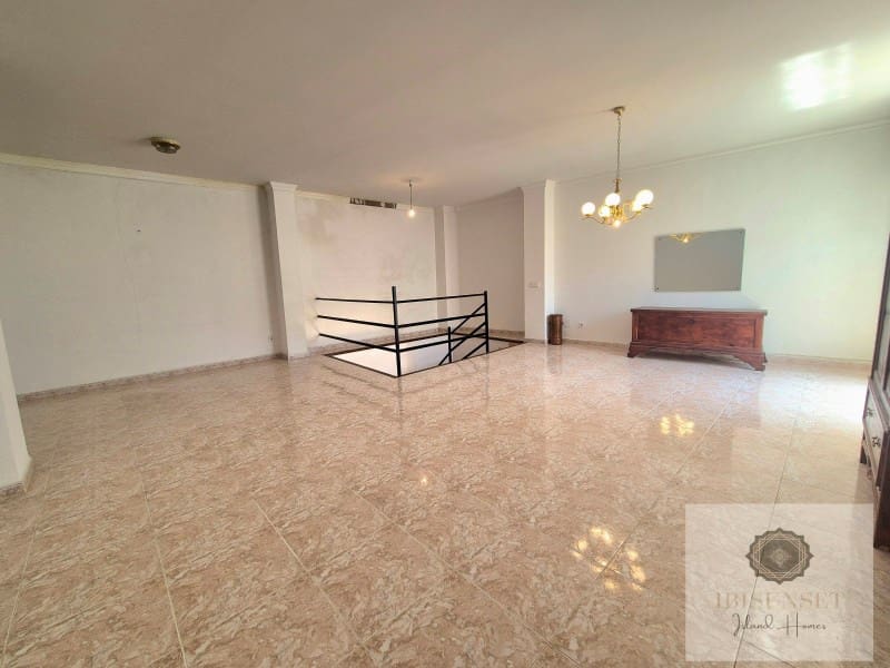 2 slaapkamer Huis te koop in Llubi met garage - € 348.000 (Ref: 9383319)