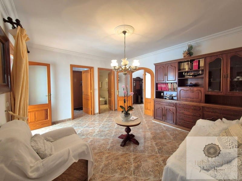 2 slaapkamer Huis te koop in Llubi met garage - € 348.000 (Ref: 9383319)